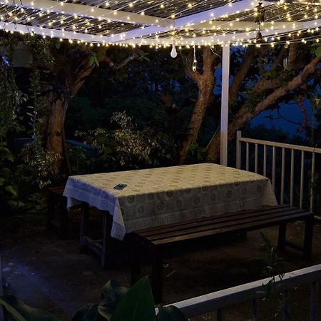Aaravi Garden Homestay Калимпонг Екстериор снимка
